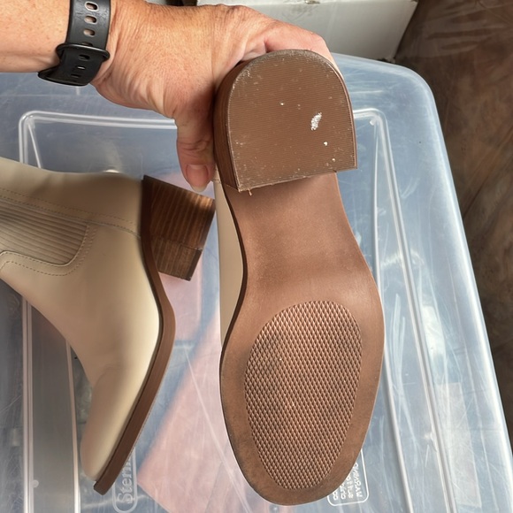 Steve Madden white booties - Picture 6 of 6